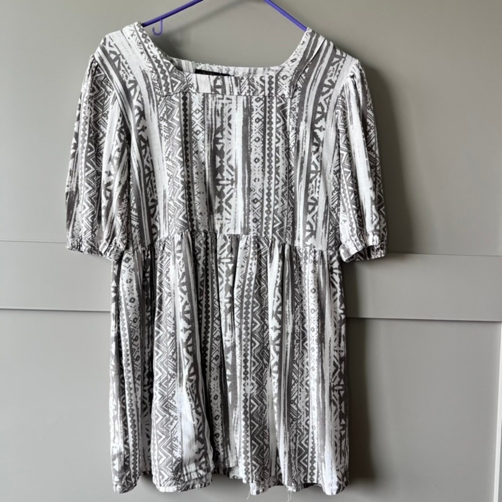Gaya Tribal Print Babydoll Mini Tunic Top Womens Small‎ Grey White Puff Sleeve